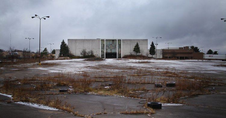 Dead mall The Economics and Nostalgia of Dead Malls The New York Times