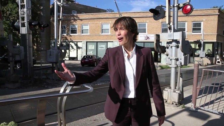 Deb Mell New Ald Deb Mell greets evening commuters YouTube