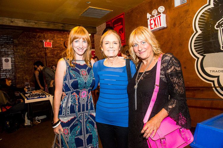 Debbie Stoller Gloria Steinem with BUST cofounders Laurie Henzel and