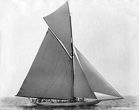 Defender (1895 yacht) httpsuploadwikimediaorgwikipediacommonsthu