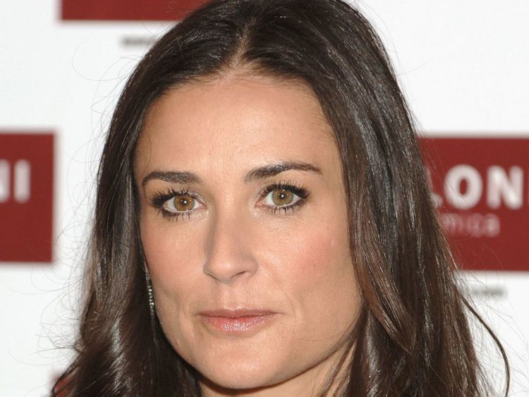 Demi Moore Oui – Telegraph