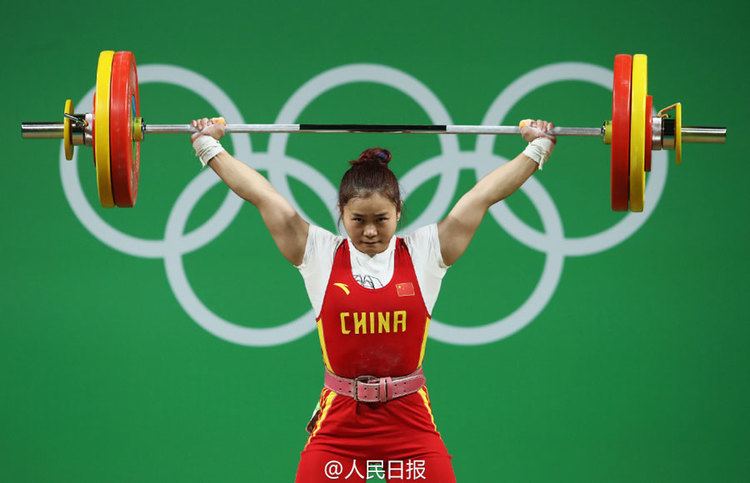 Deng Wei (weightlifter) Weightlifter Deng Wei breaks world records at Rio Olympics