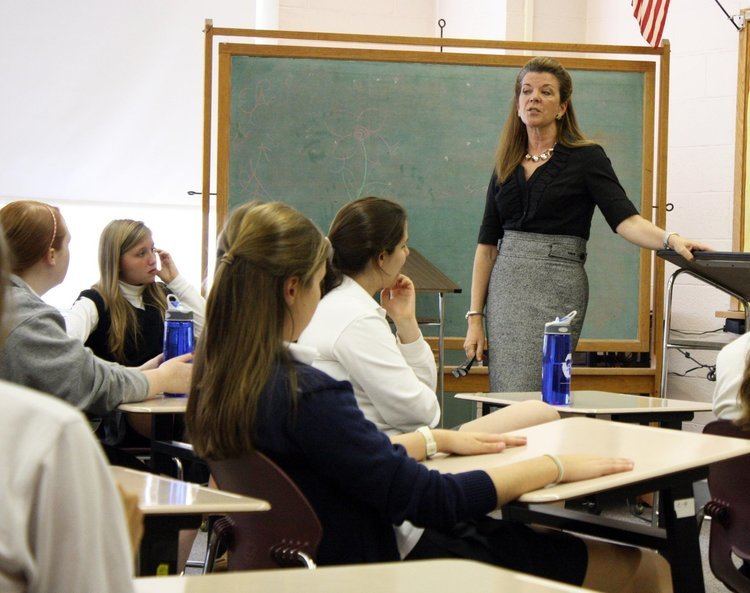 Denise Coyle Former Assemblywoman Denise Coyle visits Oak Knoll School in Summit