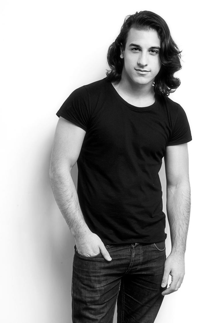 Deniz Akdeniz kinopoiskru Male Celeb Bio amp Pictures