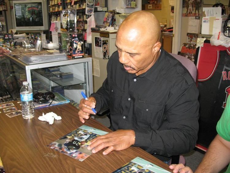 Dennis Gentry Dennis Gentry Signing in Countryside on 817 Chicagoland