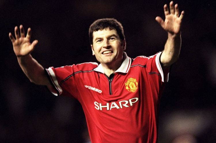 Dennis Irwin 11 Players who went from champions to relegation Dennis