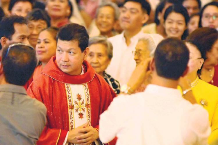 Dennis Villarojo Villarojo installed as Cebu39s newest auxilliary bishop
