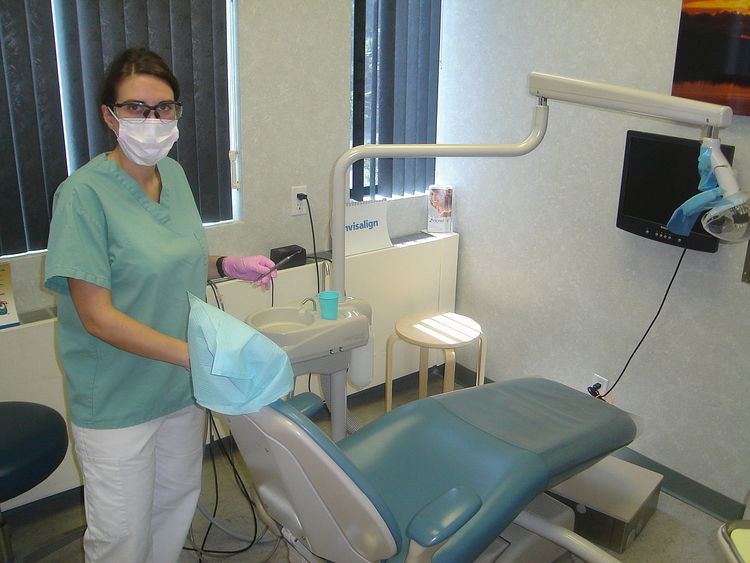 Dental hygienist