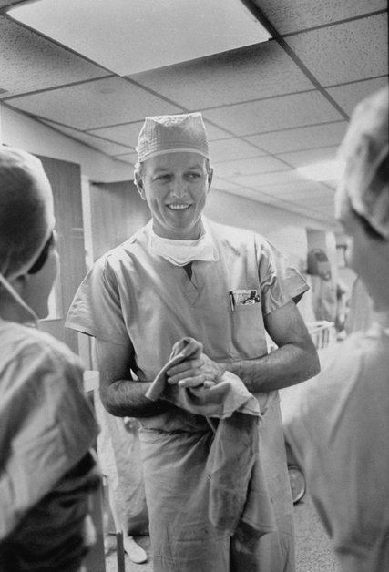 Denton Cooley Dr Denton Cooley Whose Pioneering Heart Surgery Set Off a 40Year