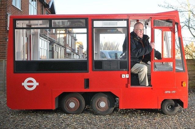 Derek Jakeway Derek Jakeway creates miniature London bus out of a LAWNMOWER