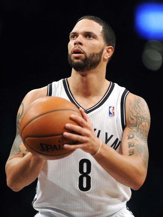 Deron Williams Nets39 Williams hosting families affected by autism