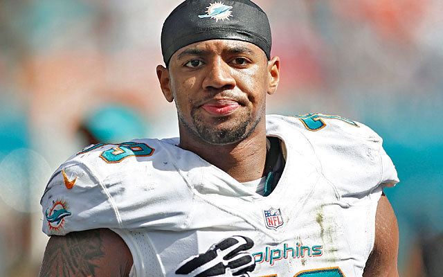 Derrick Shelby Dolphins39 Derrick Shelby touched women at club Tased