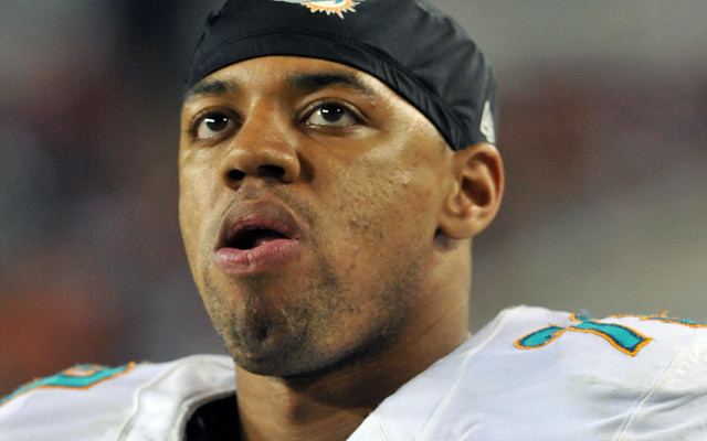 Derrick Shelby Dolphins39 Derrick Shelby appears beaten up in mugshot
