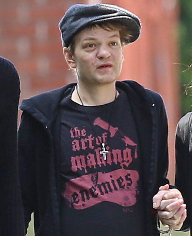 Deryck Whibley Avril Lavigne39s ex Deryck Whibley pictured looking frail