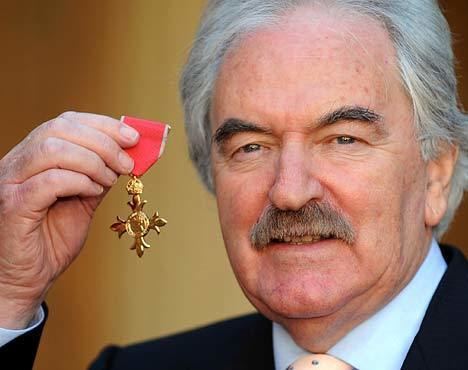 Des Lynam Des Lynam meets 39charming39 Queen to collect OBE and admits