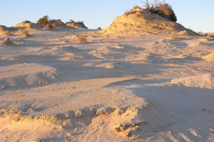 Desert climate Boats help beat desert climate change News La Trobe University