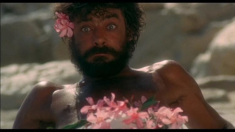 Destino Imortal movie scenes One of the funniest moments when Gennarino Giancarlo Giannini wakes up to find himself ahem adorned in flowers 