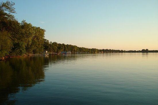 Detroit Lakes, Minnesota httpsmediacdntripadvisorcommediaphotos01