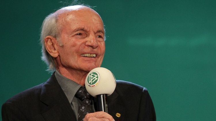 Dettmar Cramer Former Bayern Munich coach Dettmar Cramer dies at 90 FOX