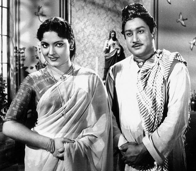 Devika smiling and beside her is Shivaji Ganesan in a 1961 film, Pavamanippu