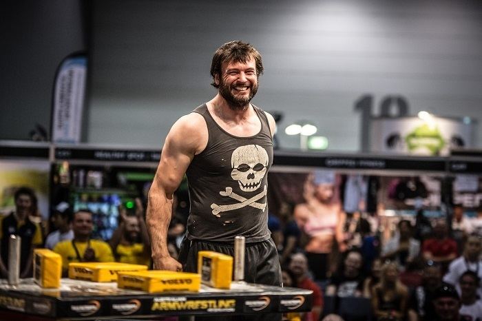 Devon Larratt smiling and wearing black printed sando