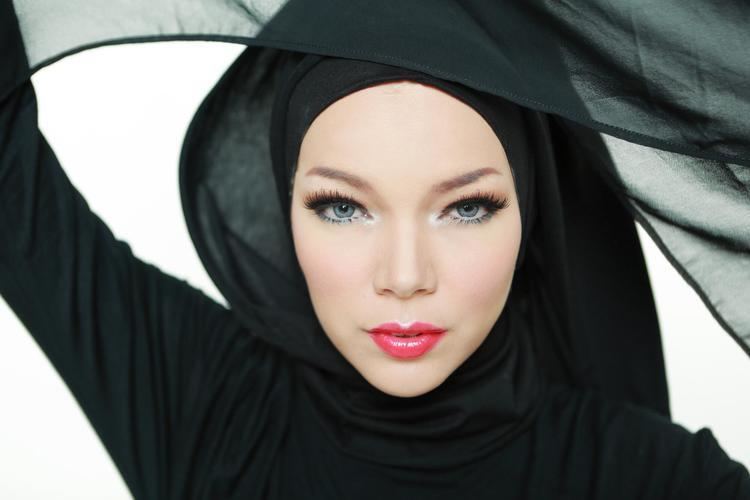 Dewi Sandra Behind the Veil Hijab and CHSI