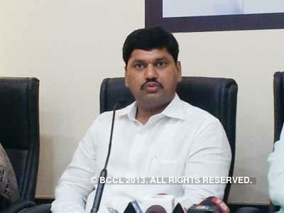 Dhananjay Munde Gopinath Munde faces new challenge as nephew Dhananjay