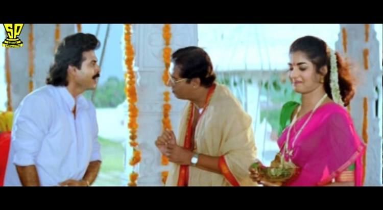 Dharma Chakram Venky Arounding to Temple Comedy Scene Dharmachakram Venkatesh