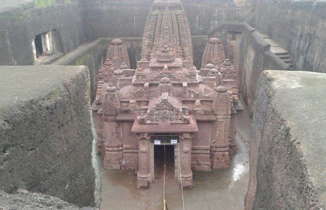 Dharmrajeshwar Mandsaur The Dharmrajeshwar temple had hollowed of 9 meter deep
