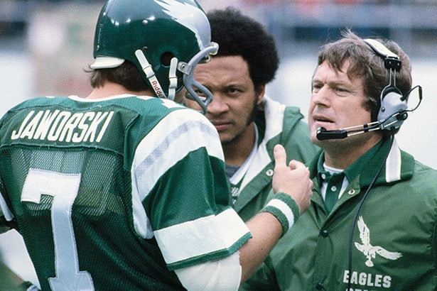 Dick Vermeil DICK VERMEIL COACH OF EAGLE 1981 SB TEAM GETS PHILLY HALL CALL