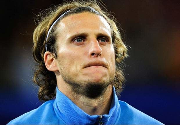 Diego Forlán Inter unable to register Diego Forlan for Champions League group