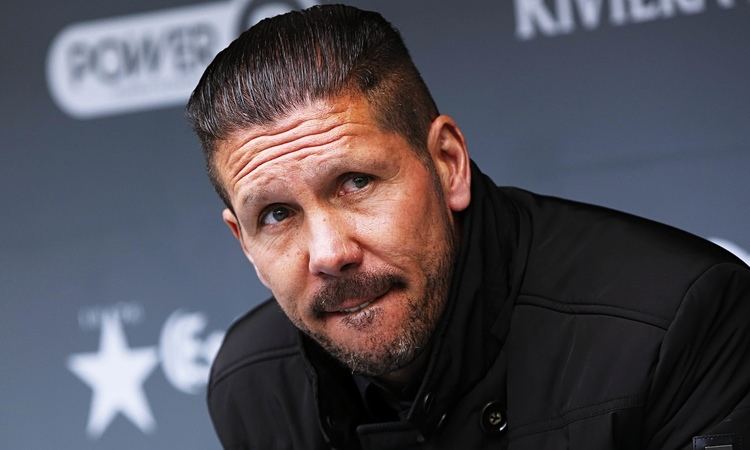 Diego Simeone Diego Simeone commits to Atltico Madrid with new five