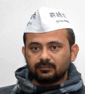 Dilip Pandey Delhi police bus tried to run me over alleges AAP39s Dilip Pandey