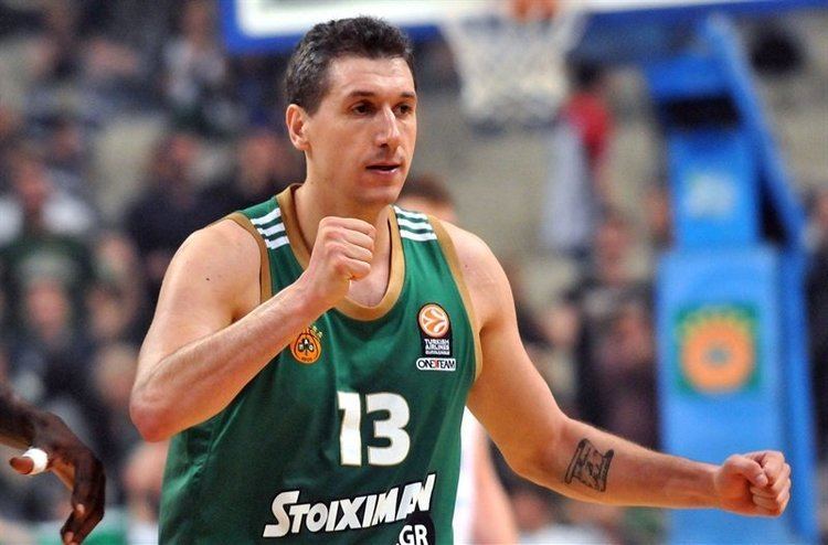 Dimitris Diamantidis Greek Basketball Star Diamantidis to Retire at the End of the Season