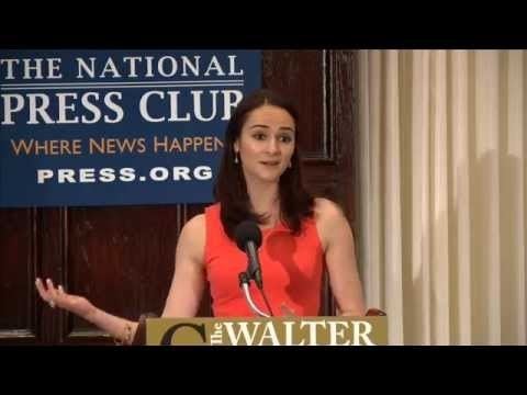 Dina Gusovsky CNBC39s Dina Gusovsky Accepts 2015 Walter Cronkite Award YouTube