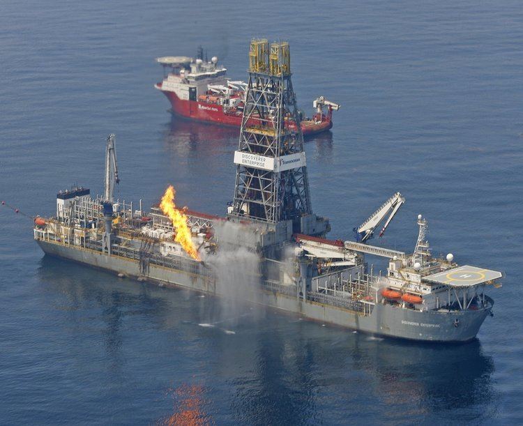 Discoverer Enterprise BP Fire shuts down oil recovery operations aboard drillship