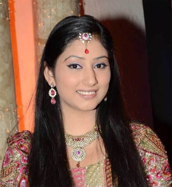 Disha Parmar Disha Parmar happy birthday Bollywood News amp Gossip