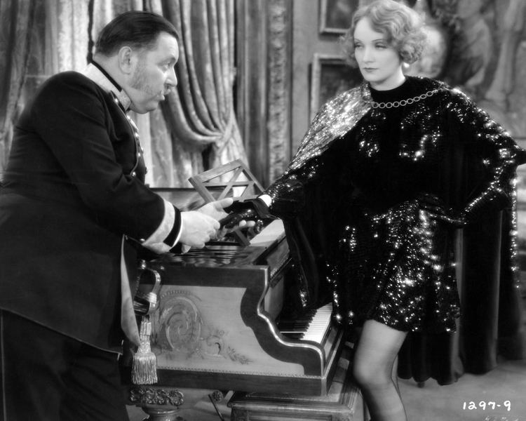 Dishonored (film) Dishonored 1931 Warner Oland Marlene Dietrich Film Pinterest