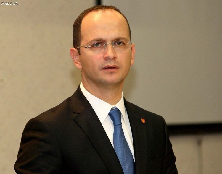 Ditmir Bushati Ditmir Bushati Krimea me Kosovn ngjajn sa molla me