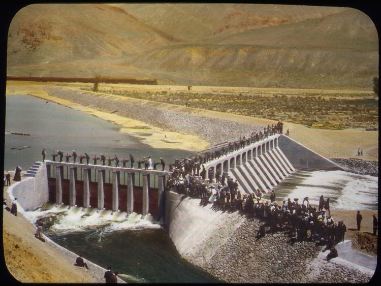 Diversion dam FileTruckeeCarson Project Dam Completed Diversion Dam Nevada