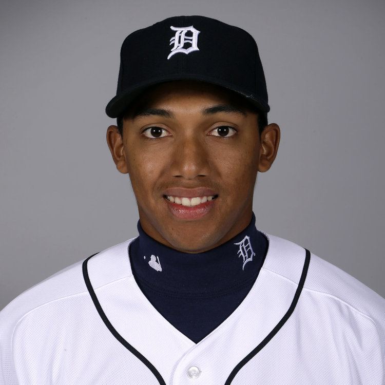 Dixon Machado Detroit Tigers shortstop Dixon Machado leaves game with