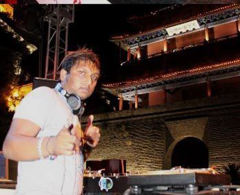 DJ Praveen Nair This engineer spins discs across the world Rediff Getahead