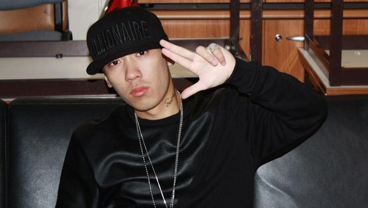 Dok2 Dok2 reveals quotRIATCHquot MV more on Mnet39s quot4 Things Showquot