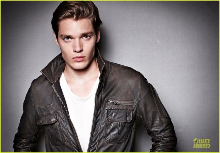 Dominic Sherwood Cassandra Clare ABC Family39s 39Shadowhunters39 Casts