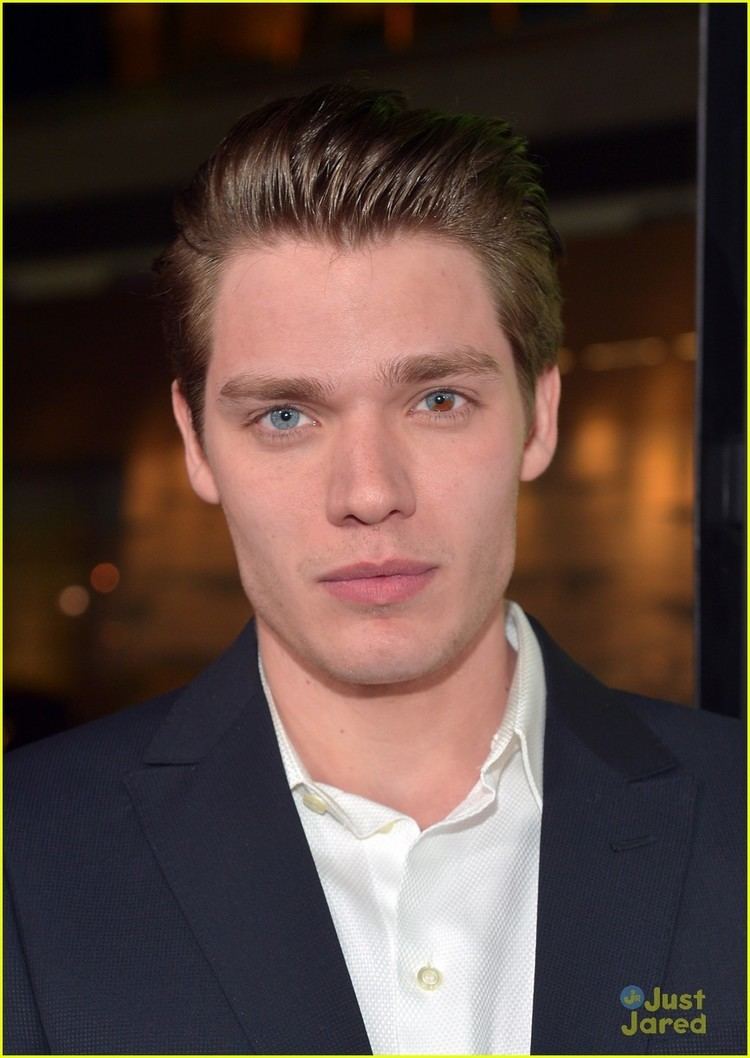 Dominic Sherwood Lucy Fry amp Dominic Sherwood 39Vampire Academy39 Premiere