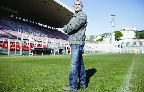 Dominique Baratelli Au stade du Ray Dominique Baratelli plonge dans le pass