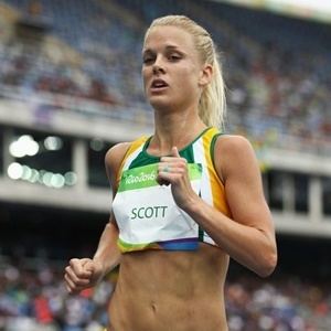 Dominique Scott-Efurd ScottEfurd breaks SA indoor 3 000m record Sport24