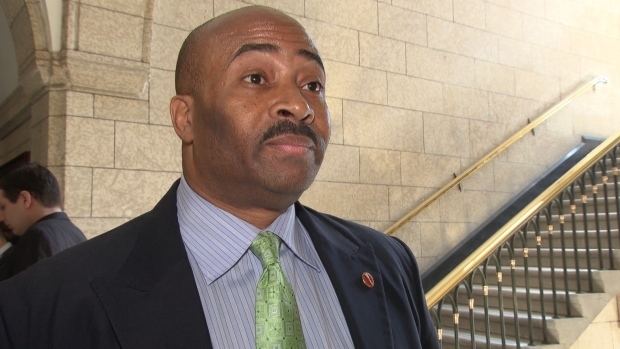 Don Meredith (politician) Senators urge Don Meredith to resign after disgusting relationship