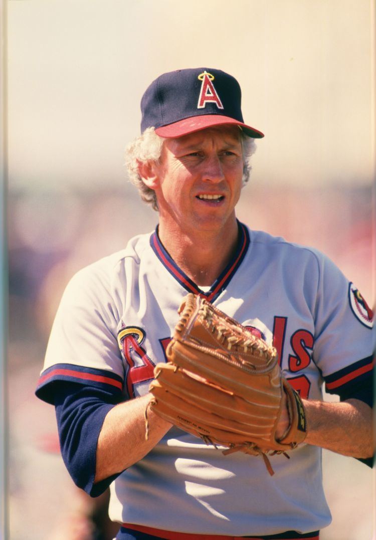 Don Sutton Don Sutton to Sign Autographs at Harry39s Dugout in
