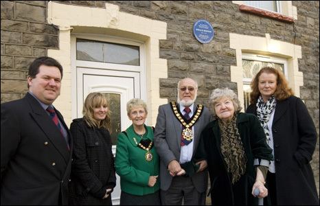 Donald Houston BBC News Film actor Donald Houstons Rhondda blue plaque honour